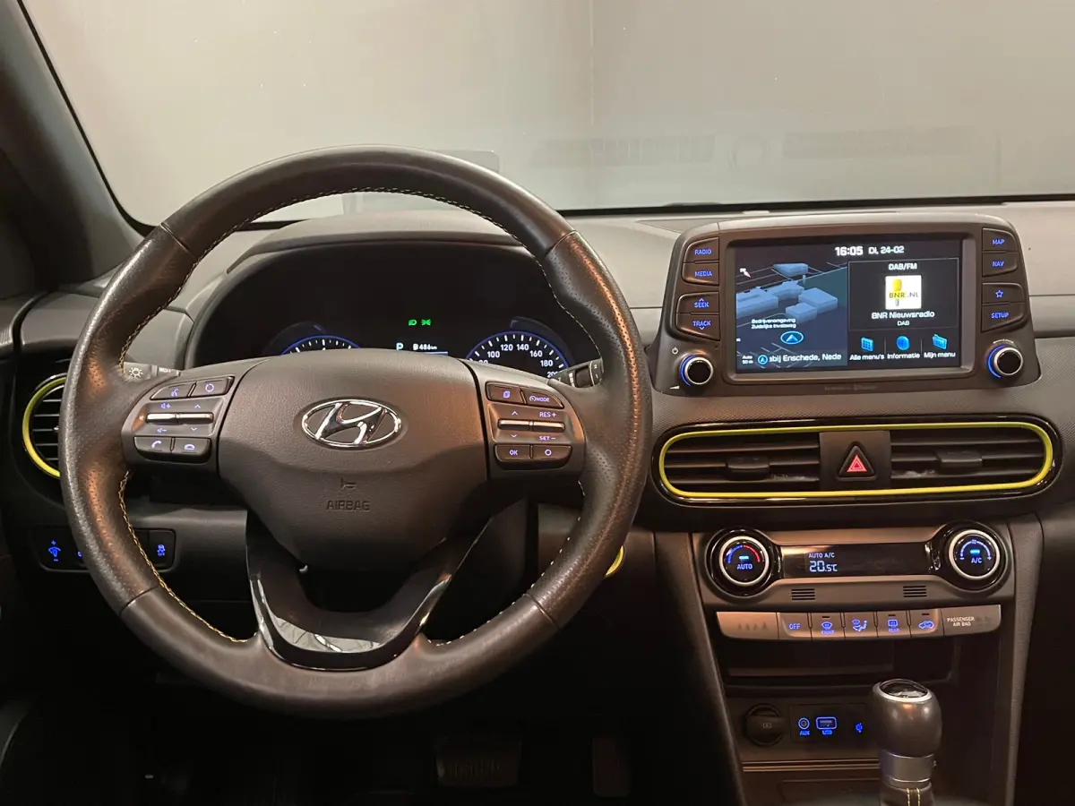 1.6 T-GDI Premium | Head up display | Achteruitrijcamera | Stoelverwarming + stuurwiel verwarming | Krell Audio | Lime Colour Pack | Achteruitrijcamera | Airco (automatisch) | Apple Carplay/