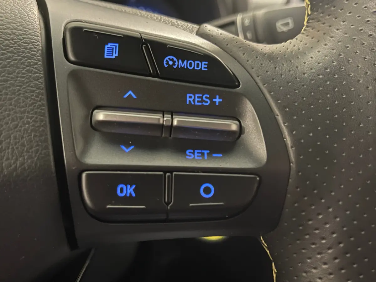 1.6 T-GDI Premium | Head up display | Achteruitrijcamera | Stoelverwarming + stuurwiel verwarming | Krell Audio | Lime Colour Pack | Achteruitrijcamera | Airco (automatisch) | Apple Carplay/