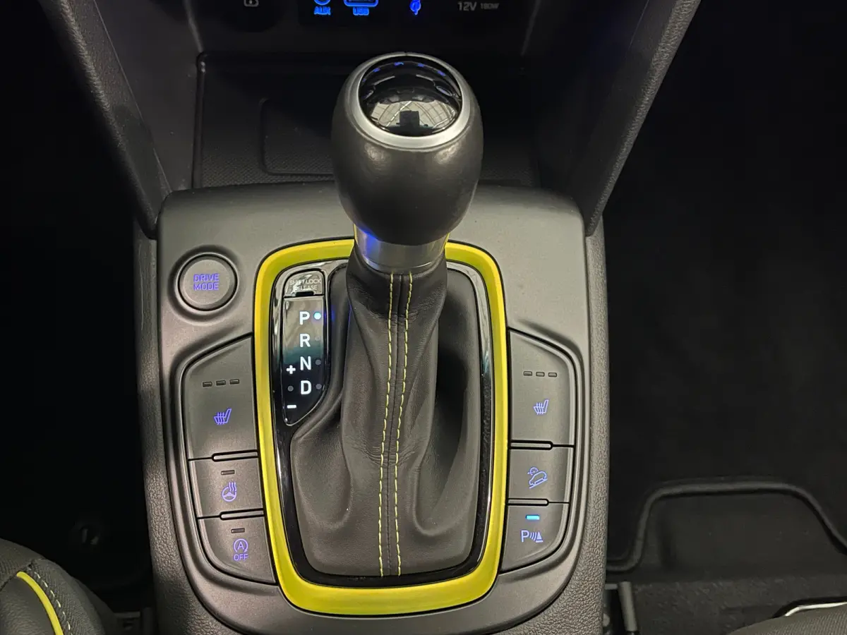 1.6 T-GDI Premium | Head up display | Achteruitrijcamera | Stoelverwarming + stuurwiel verwarming | Krell Audio | Lime Colour Pack | Achteruitrijcamera | Airco (automatisch) | Apple Carplay/