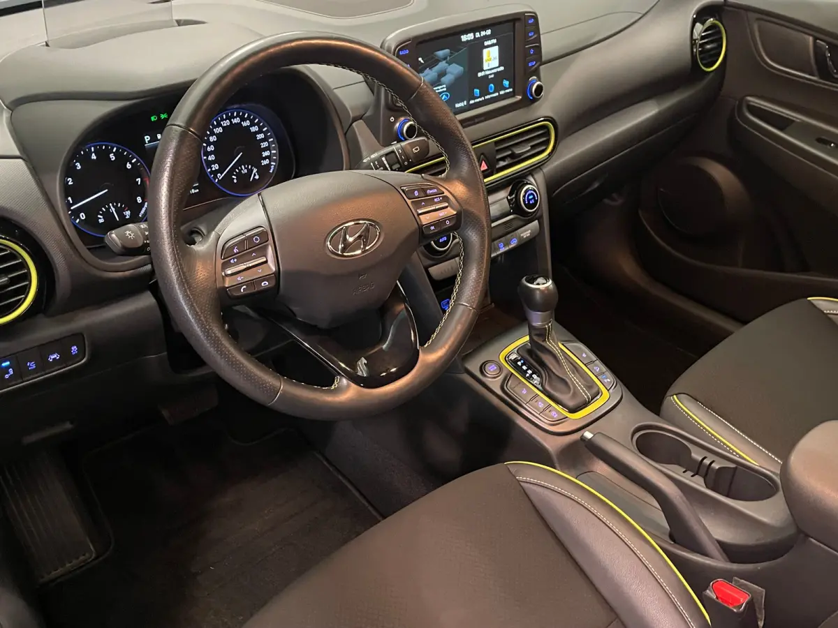 1.6 T-GDI Premium | Head up display | Achteruitrijcamera | Stoelverwarming + stuurwiel verwarming | Krell Audio | Lime Colour Pack | Achteruitrijcamera | Airco (automatisch) | Apple Carplay/
