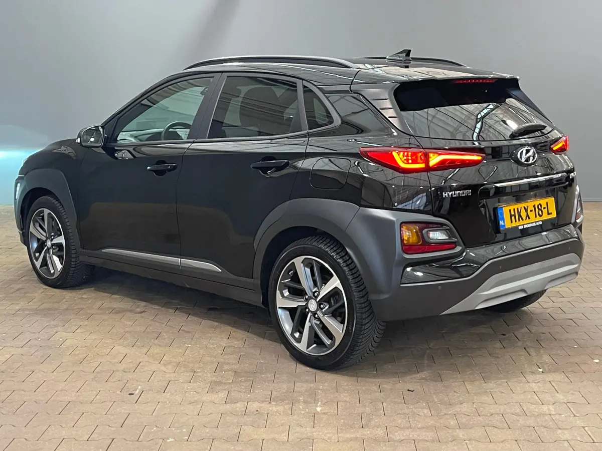 1.6 T-GDI Premium | Head up display | Achteruitrijcamera | Stoelverwarming + stuurwiel verwarming | Krell Audio | Lime Colour Pack | Achteruitrijcamera | Airco (automatisch) | Apple Carplay/