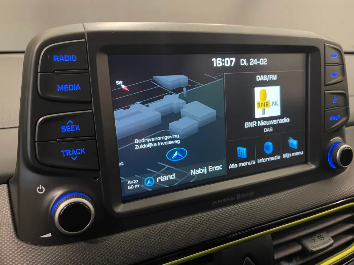 1.6 T-GDI Premium | Head up display | Achteruitrijcamera | Stoelverwarming + stuurwiel verwarming | Krell Audio | Lime Colour Pack | Achteruitrijcamera | Airco (automatisch) | Apple Carplay/