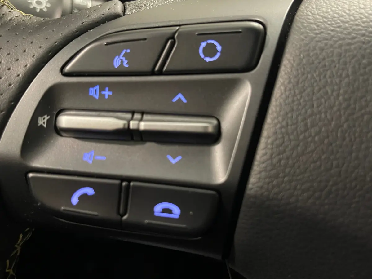 1.6 T-GDI Premium | Head up display | Achteruitrijcamera | Stoelverwarming + stuurwiel verwarming | Krell Audio | Lime Colour Pack | Achteruitrijcamera | Airco (automatisch) | Apple Carplay/