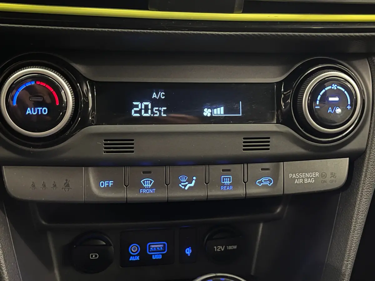 1.6 T-GDI Premium | Head up display | Achteruitrijcamera | Stoelverwarming + stuurwiel verwarming | Krell Audio | Lime Colour Pack | Achteruitrijcamera | Airco (automatisch) | Apple Carplay/