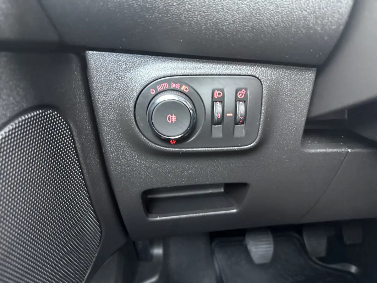 1.0 Turbo BlitZ | Apple CarPlay/Android Auto | Parkeersensor achter | Stuurwiel verwarmd