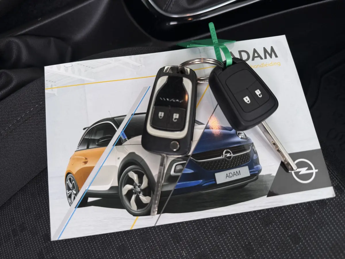 1.0 Turbo BlitZ | Apple CarPlay/Android Auto | Parkeersensor achter | Stuurwiel verwarmd