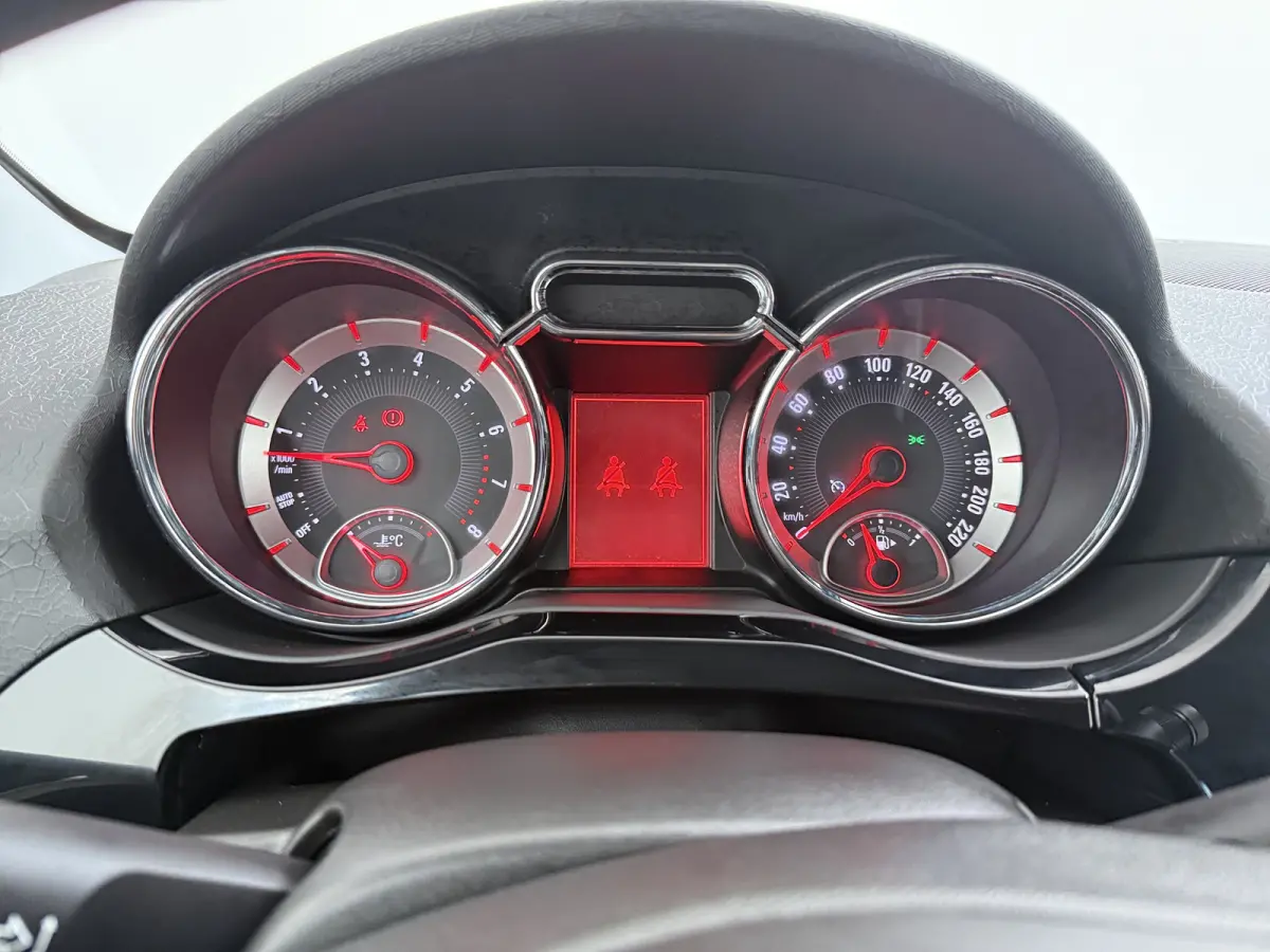 1.0 Turbo BlitZ | Apple CarPlay/Android Auto | Parkeersensor achter | Stuurwiel verwarmd