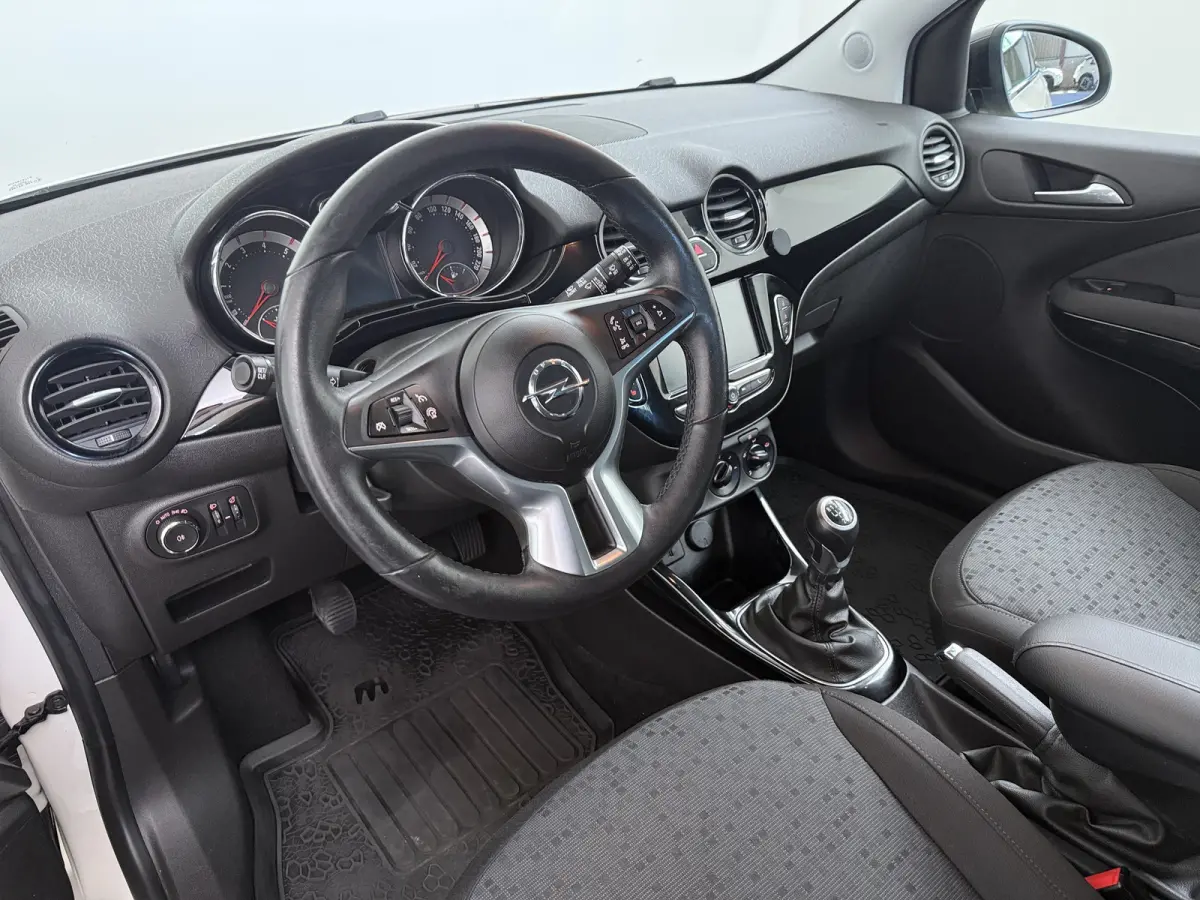 1.0 Turbo BlitZ | Apple CarPlay/Android Auto | Parkeersensor achter | Stuurwiel verwarmd