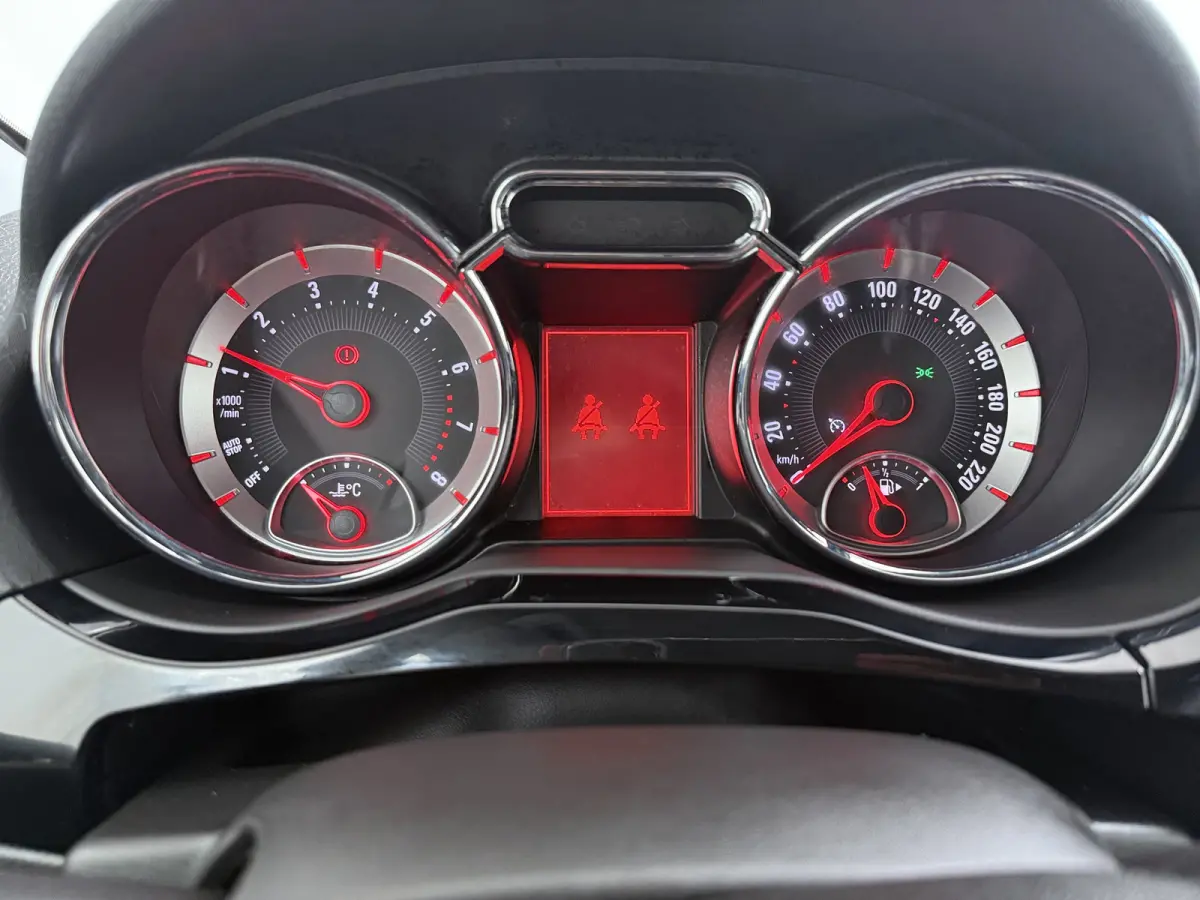 1.0 Turbo BlitZ | Apple CarPlay/Android Auto | Parkeersensor achter | Stuurwiel verwarmd