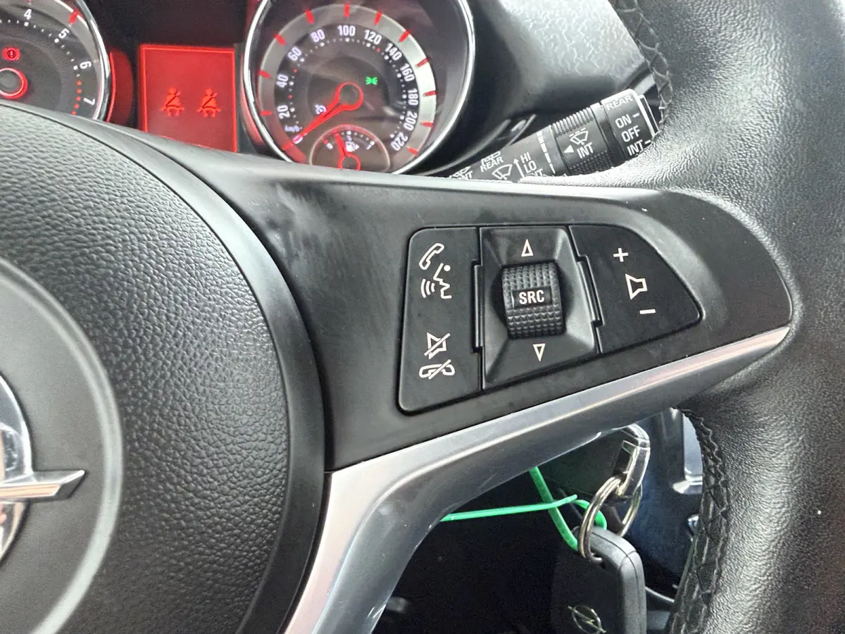 1.0 Turbo BlitZ | Apple CarPlay/Android Auto | Parkeersensor achter | Stuurwiel verwarmd