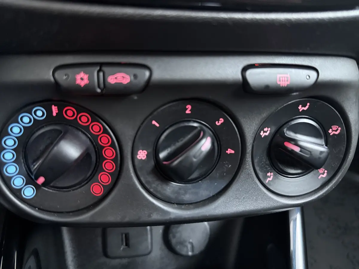 1.0 Turbo BlitZ | Apple CarPlay/Android Auto | Parkeersensor achter | Stuurwiel verwarmd