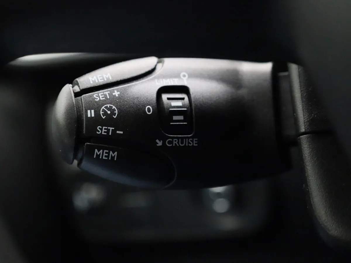 1.2 PureTech 82 S&S MAN Feel | Cruise Control | Navigatie | Apple Carplay/Android Auto |