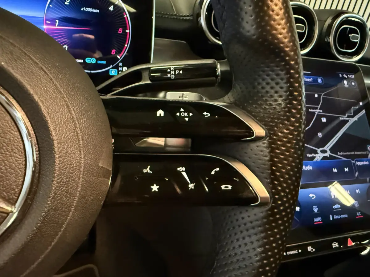 220D AMG STYLING-PANORAMA-CAMERA-TREKHAAK-DODEHOEK-COMPLEET