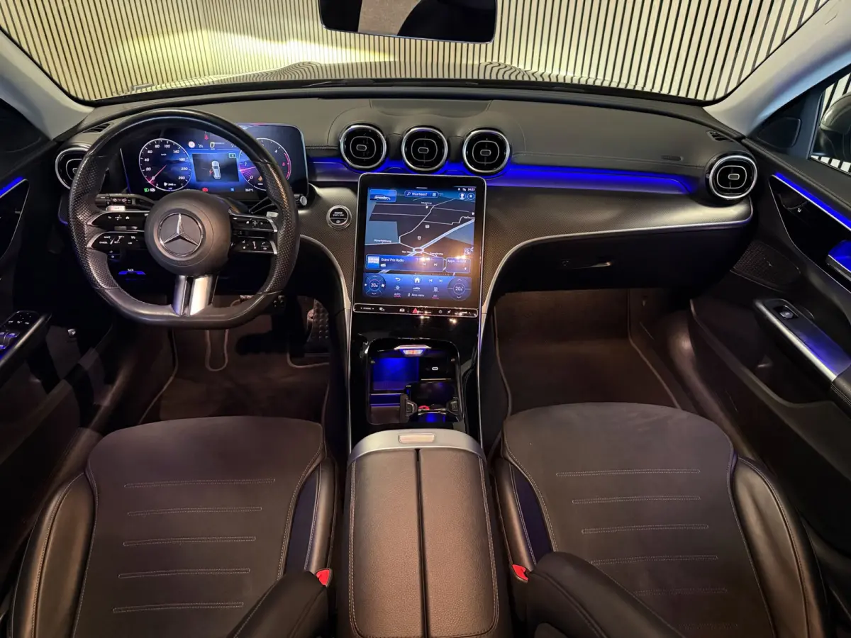 220D AMG STYLING-PANORAMA-CAMERA-TREKHAAK-DODEHOEK-COMPLEET