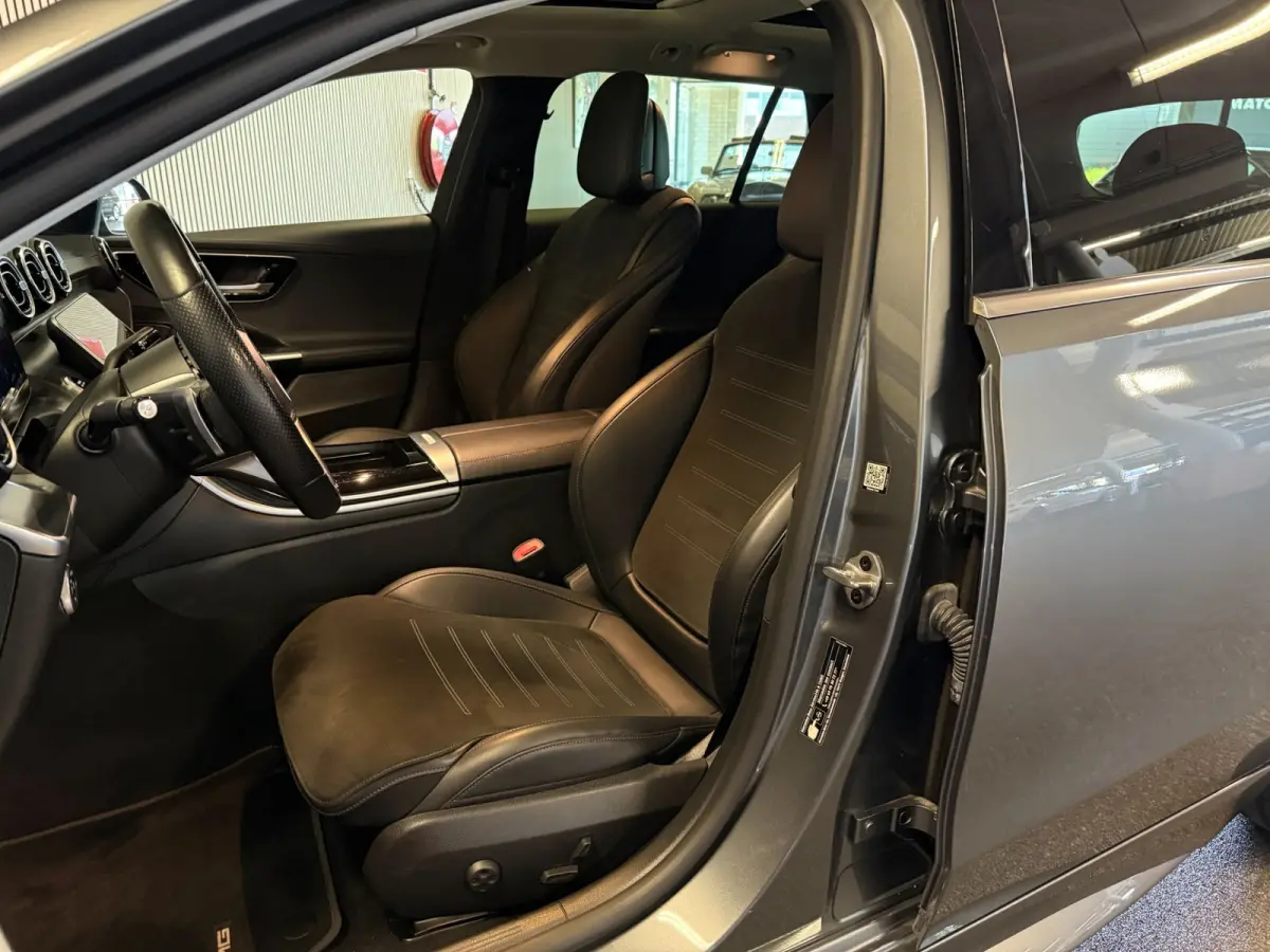 220D AMG STYLING-PANORAMA-CAMERA-TREKHAAK-DODEHOEK-COMPLEET