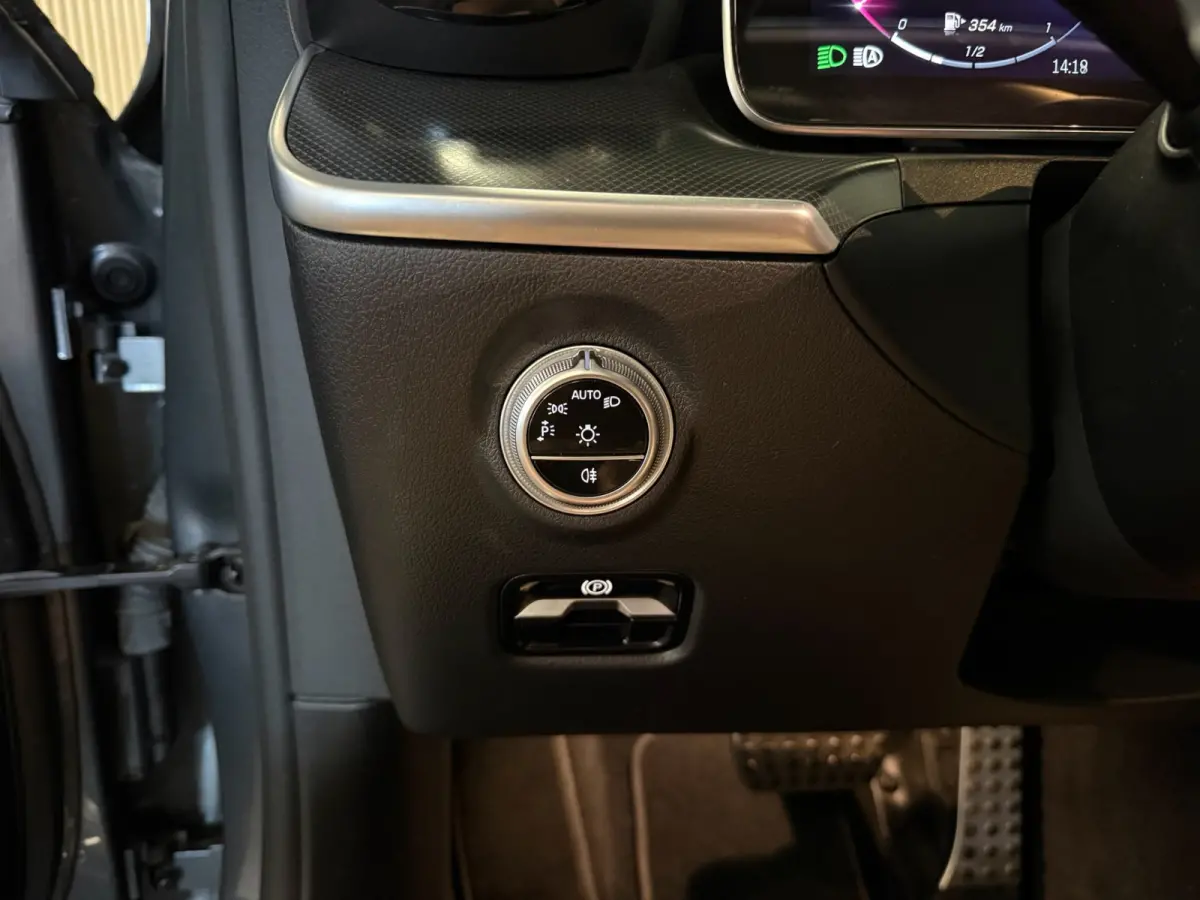 220D AMG STYLING-PANORAMA-CAMERA-TREKHAAK-DODEHOEK-COMPLEET