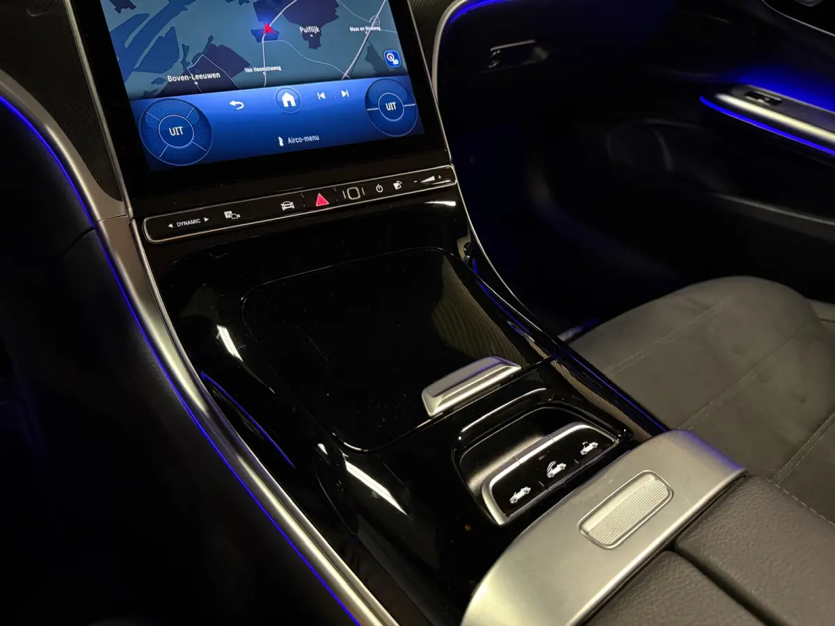 200 AMG STYLING-AIRSCARF-MEMORY-360 CAMERA-TREKHAAK-ZEER COMPLEET