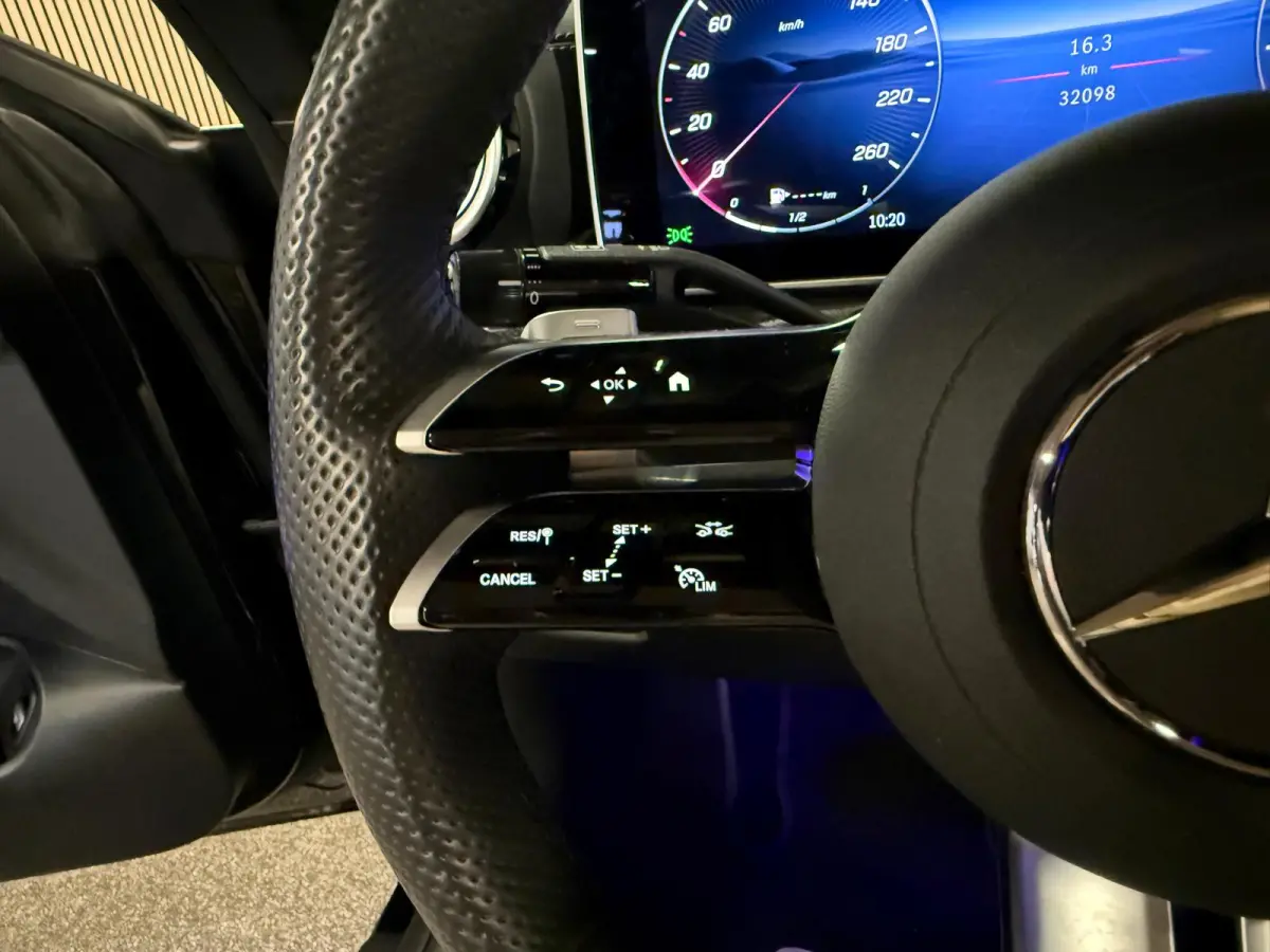 200 AMG STYLING-AIRSCARF-MEMORY-360 CAMERA-TREKHAAK-ZEER COMPLEET