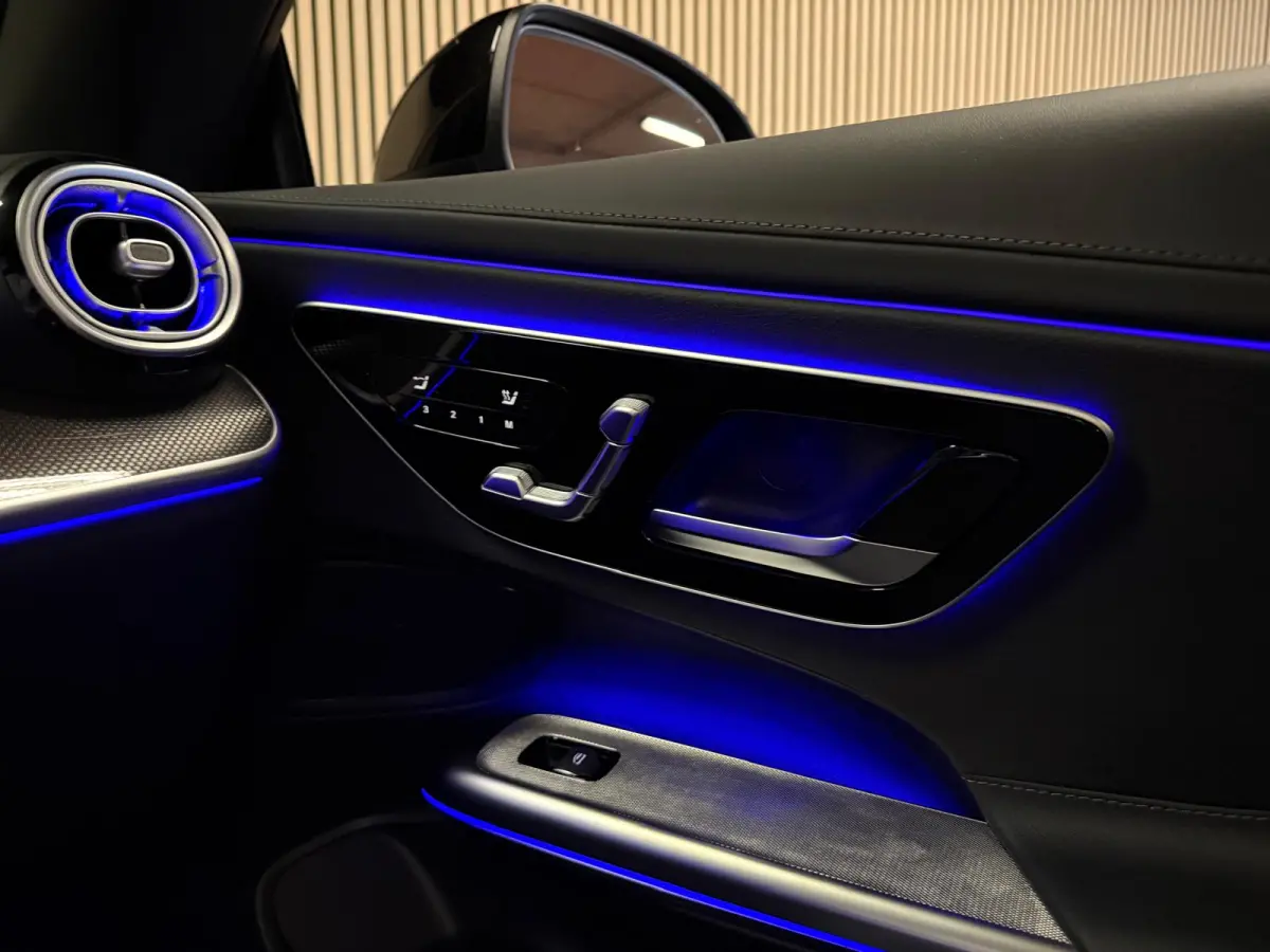 200 AMG STYLING-AIRSCARF-MEMORY-360 CAMERA-TREKHAAK-ZEER COMPLEET