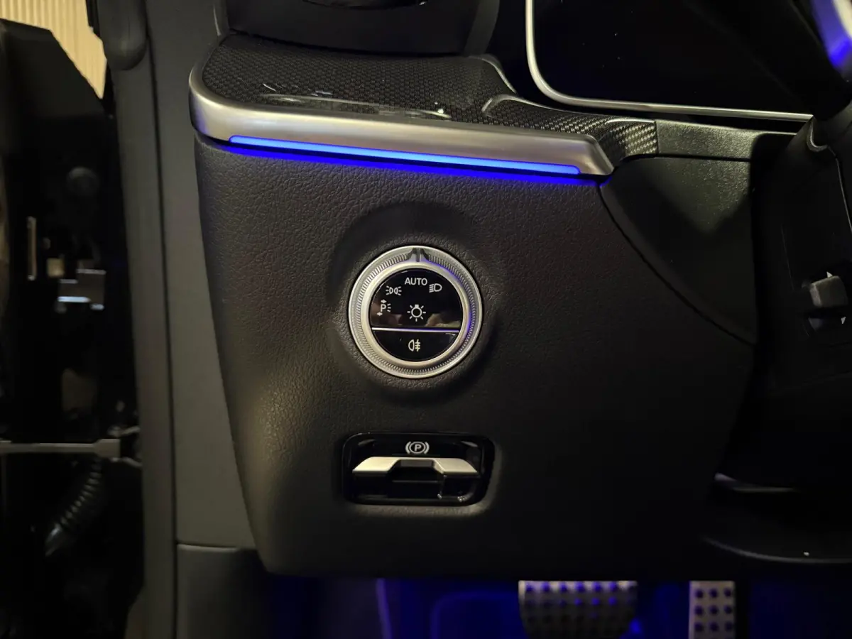 200 AMG STYLING-AIRSCARF-MEMORY-360 CAMERA-TREKHAAK-ZEER COMPLEET