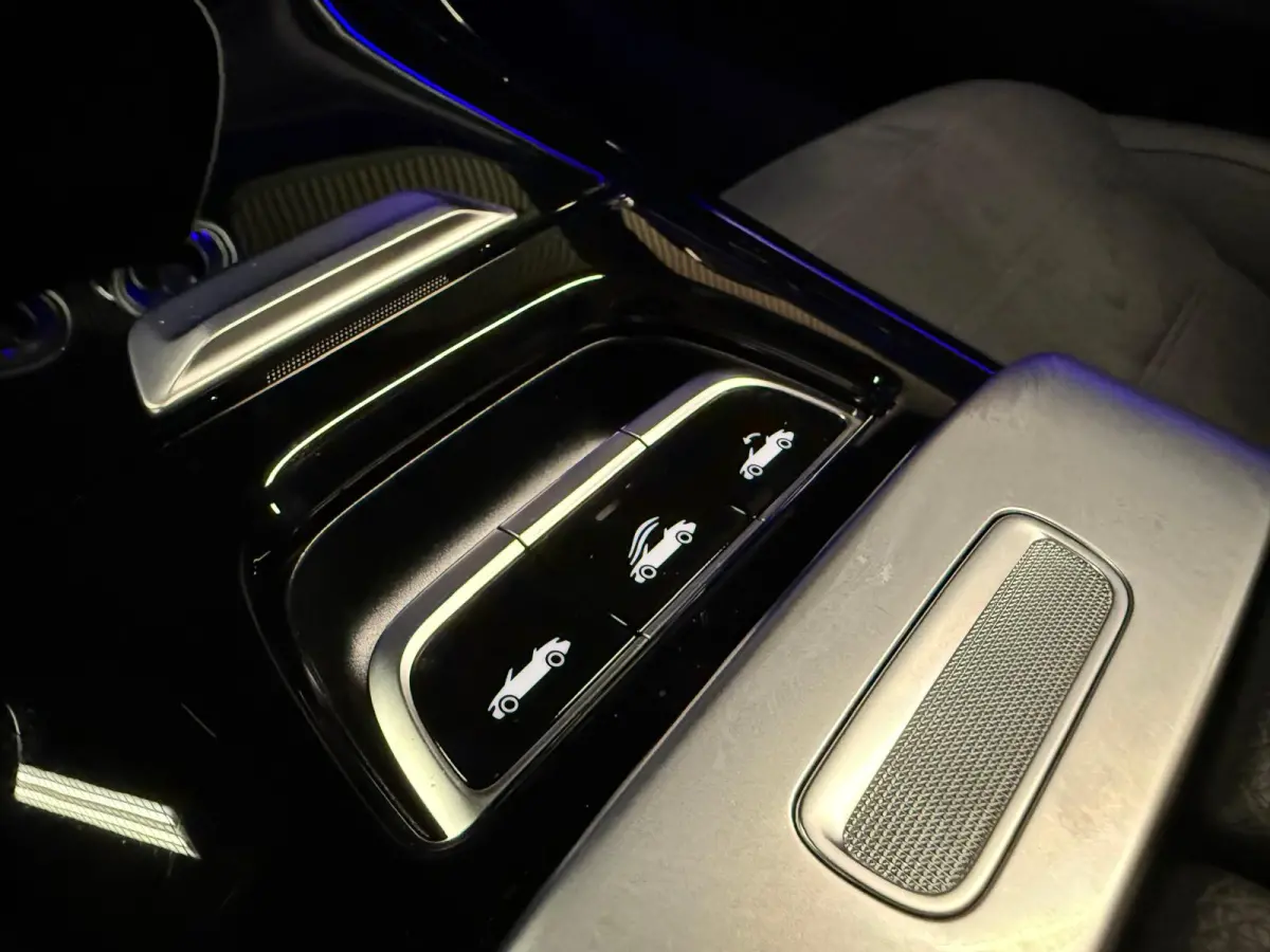 200 AMG STYLING-AIRSCARF-MEMORY-360 CAMERA-TREKHAAK-ZEER COMPLEET