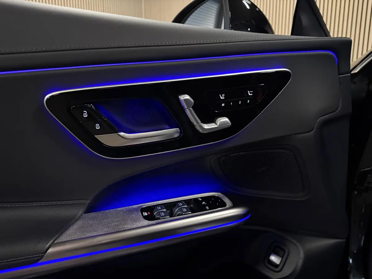 200 AMG STYLING-AIRSCARF-MEMORY-360 CAMERA-TREKHAAK-ZEER COMPLEET