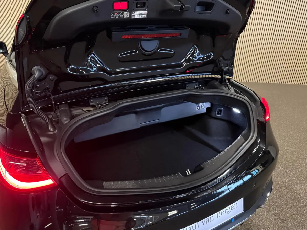 200 AMG STYLING-AIRSCARF-MEMORY-360 CAMERA-TREKHAAK-ZEER COMPLEET