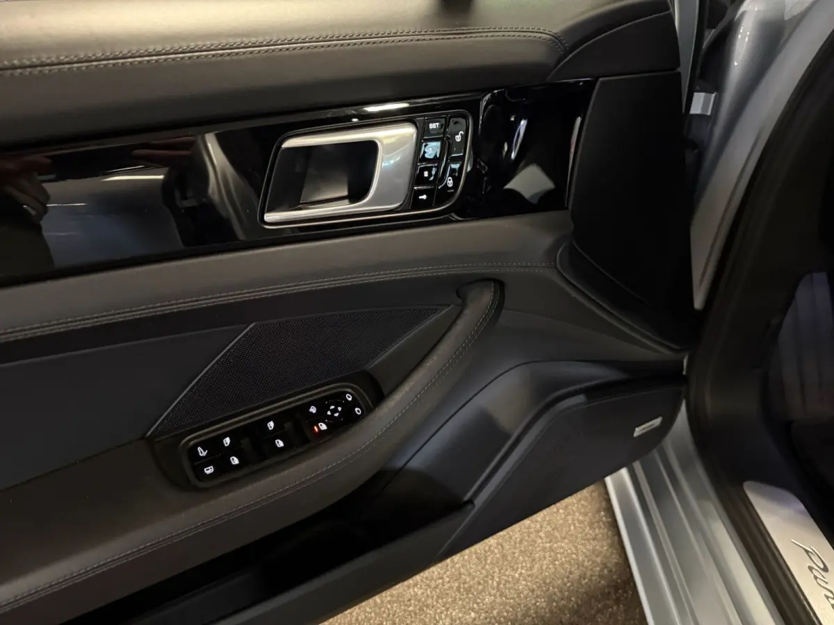2.9 4 E-Hybrid-SPORT DESIGN-SPORT UITLAAT-18 VOUDIG-PDLS-SPORT CHRONO-ZEER COMPLEET