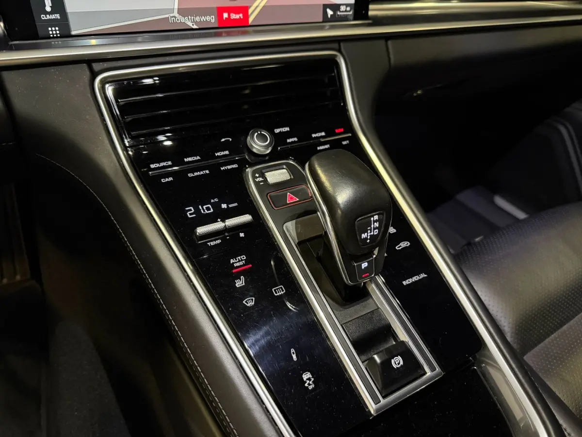 2.9 4 E-Hybrid-SPORT DESIGN-SPORT UITLAAT-18 VOUDIG-PDLS-SPORT CHRONO-ZEER COMPLEET