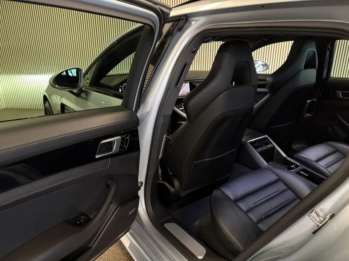 2.9 4 E-Hybrid-SPORT DESIGN-SPORT UITLAAT-18 VOUDIG-PDLS-SPORT CHRONO-ZEER COMPLEET