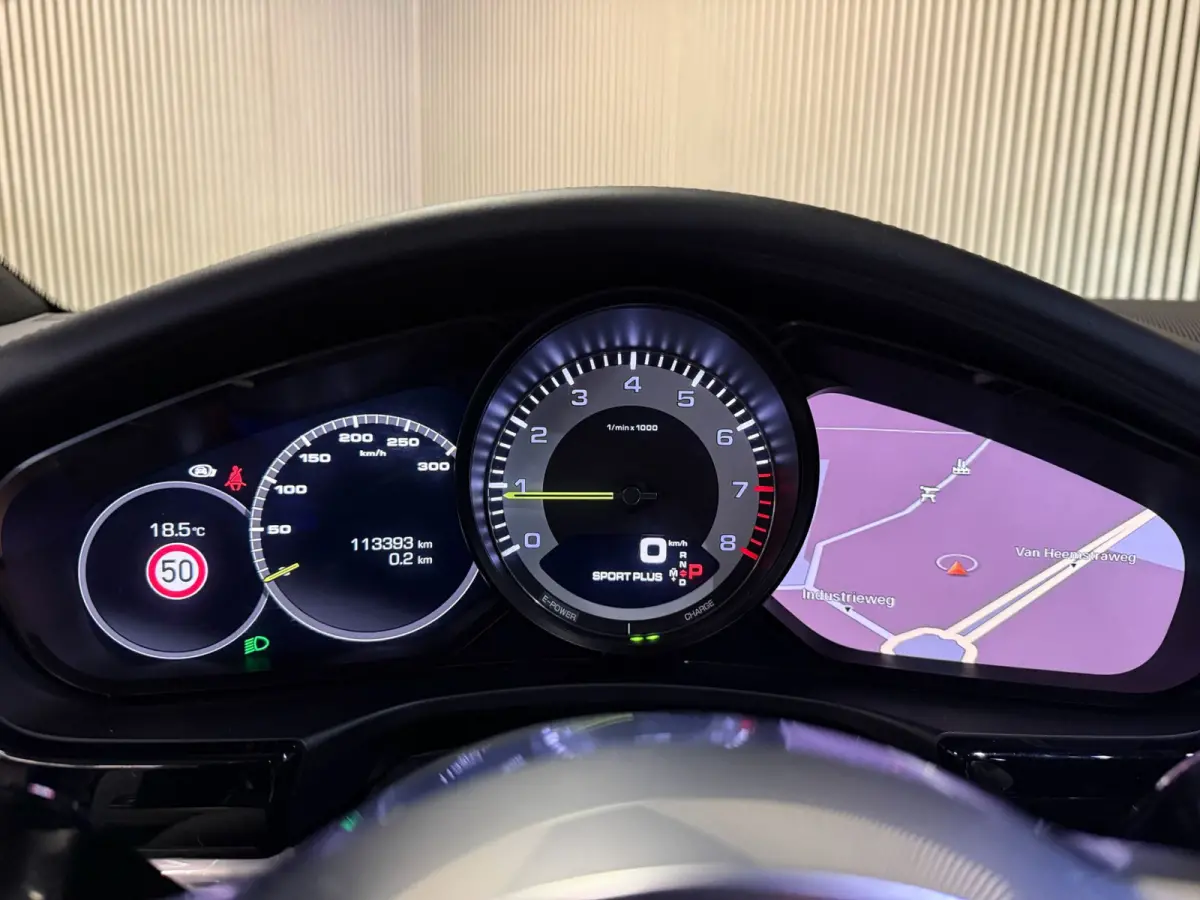 2.9 4 E-Hybrid-SPORT DESIGN-SPORT UITLAAT-18 VOUDIG-PDLS-SPORT CHRONO-ZEER COMPLEET