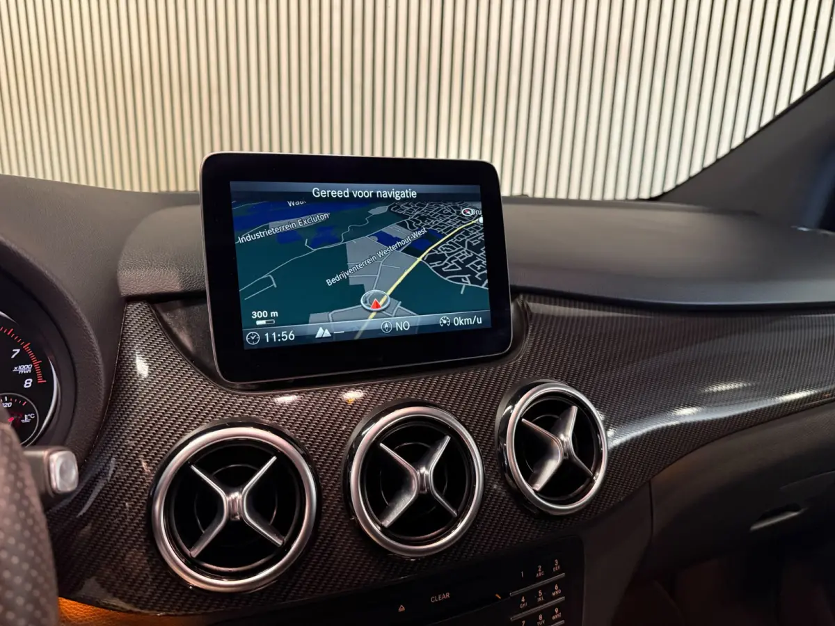 180 AMG STYLING-PANORAMA-TREKHAAK-NIGHT-ORIG NL-COMPLEET