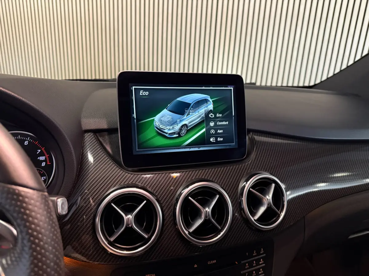 180 AMG STYLING-PANORAMA-TREKHAAK-NIGHT-ORIG NL-COMPLEET