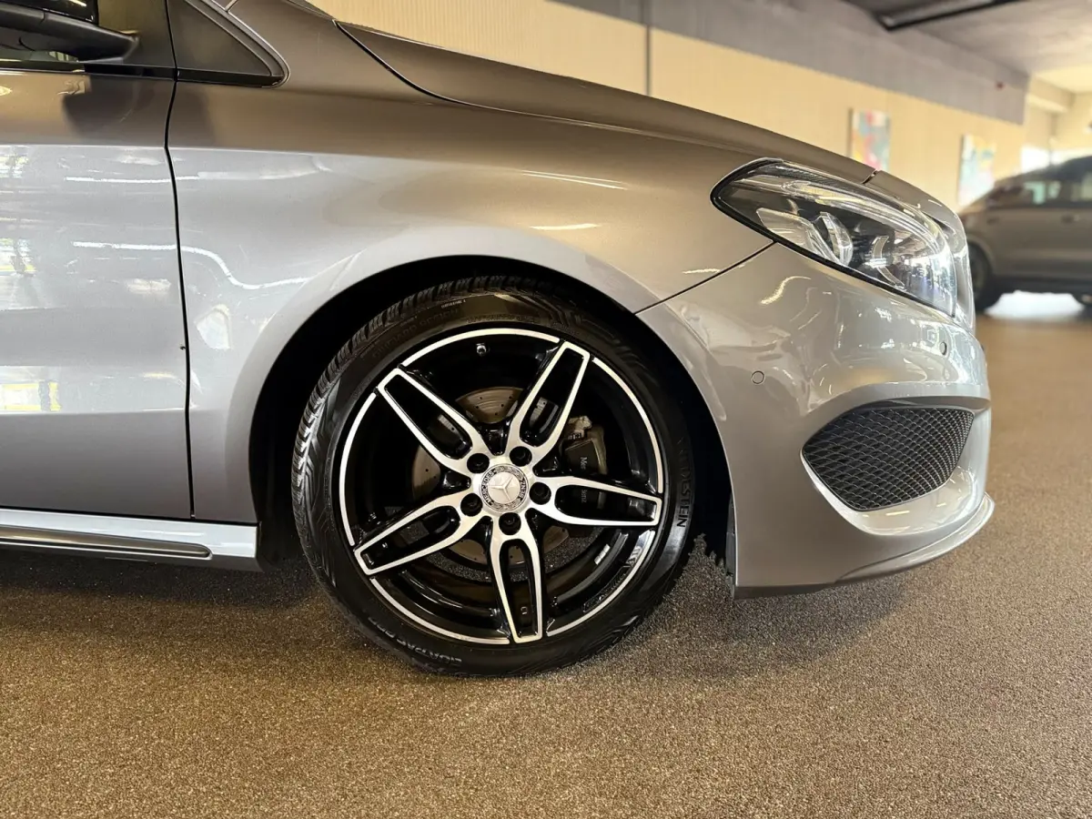 180 AMG STYLING-PANORAMA-TREKHAAK-NIGHT-ORIG NL-COMPLEET