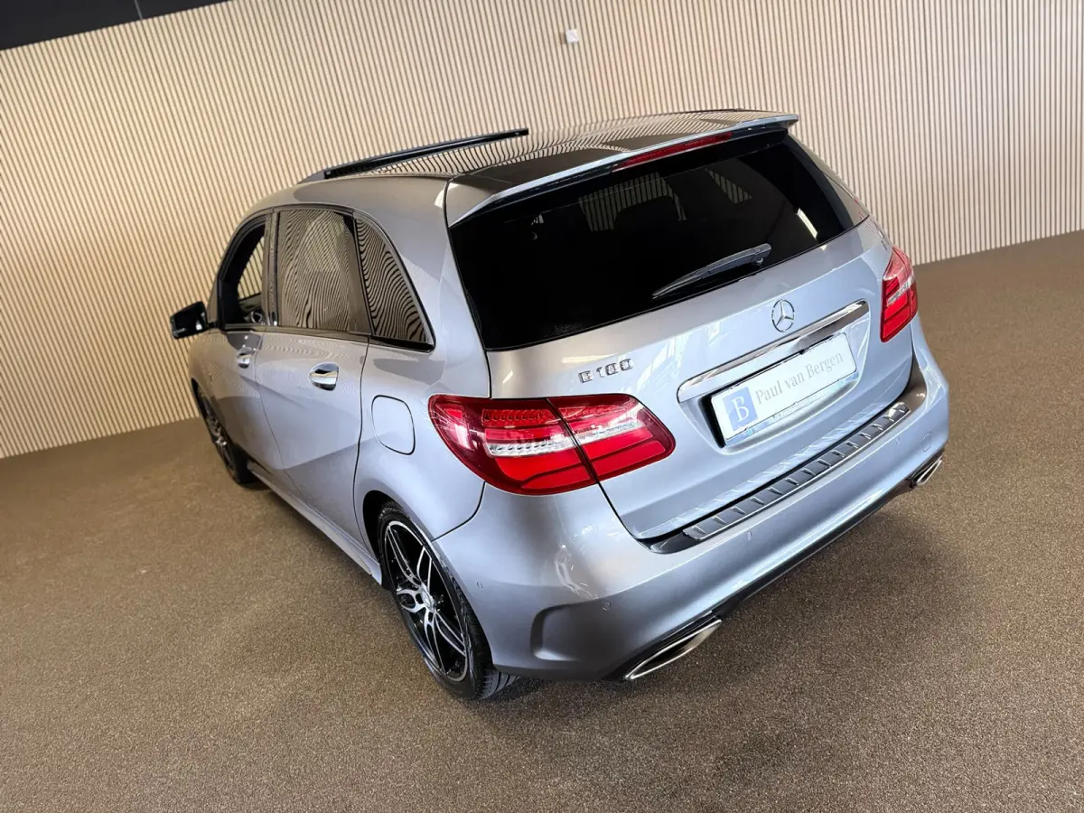180 AMG STYLING-PANORAMA-TREKHAAK-NIGHT-ORIG NL-COMPLEET