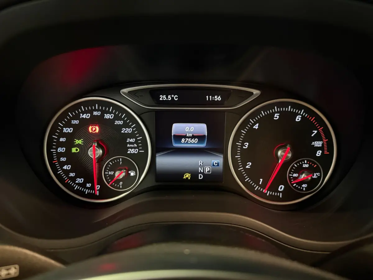 180 AMG STYLING-PANORAMA-TREKHAAK-NIGHT-ORIG NL-COMPLEET