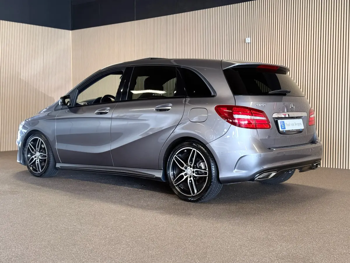 180 AMG STYLING-PANORAMA-TREKHAAK-NIGHT-ORIG NL-COMPLEET