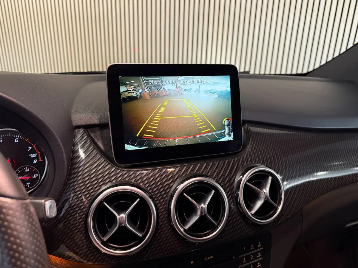 180 AMG STYLING-PANORAMA-TREKHAAK-NIGHT-ORIG NL-COMPLEET