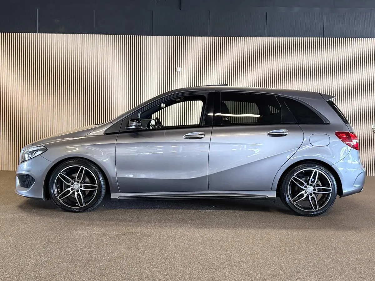 180 AMG STYLING-PANORAMA-TREKHAAK-NIGHT-ORIG NL-COMPLEET