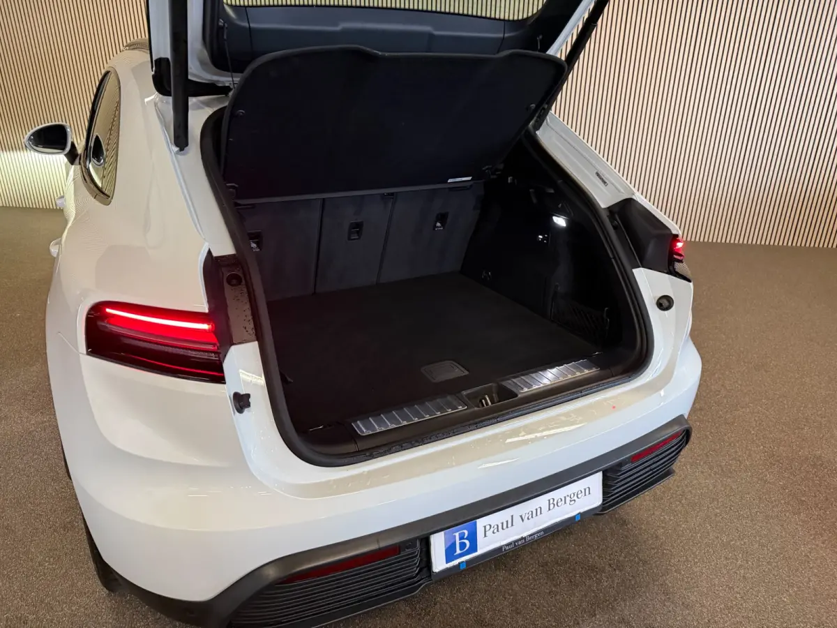 4S 100kWh 449PK-SOH 97%-LUCHTV.-PANO-HEAD UP-MATRIX-STOELEN 14 VOUDIG-VIERWIELSTURING-TREKHAAK