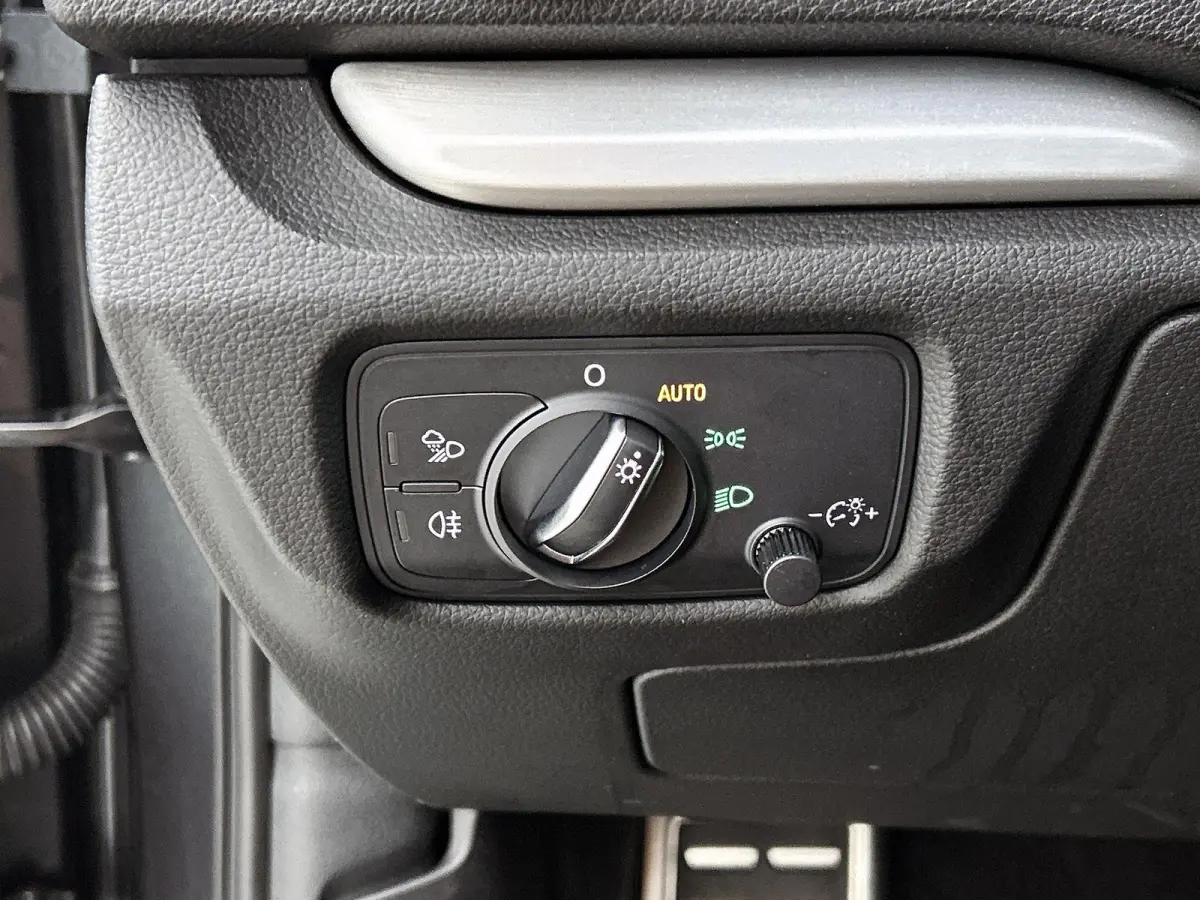35 TFSI CoD Advance Sport | Stoelverwarming | Electronic Climate Control | Cruise Control | Buitenspiegels Elektrisch Verstel- en Verwarmbaar | LED Koplampen | Lederen Stuurwiel | Lederen-St