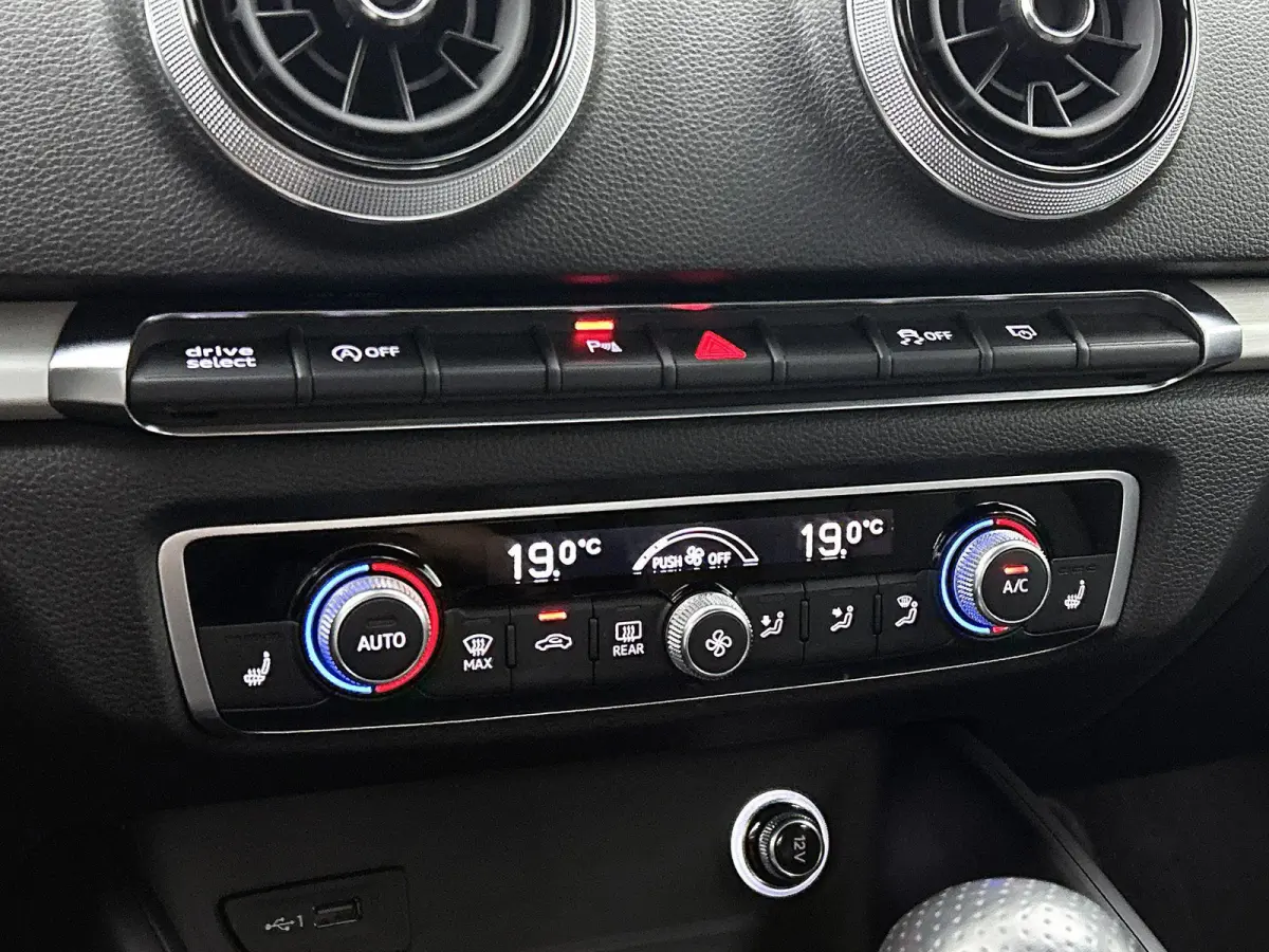 35 TFSI CoD Advance Sport | Stoelverwarming | Electronic Climate Control | Cruise Control | Buitenspiegels Elektrisch Verstel- en Verwarmbaar | LED Koplampen | Lederen Stuurwiel | Lederen-St