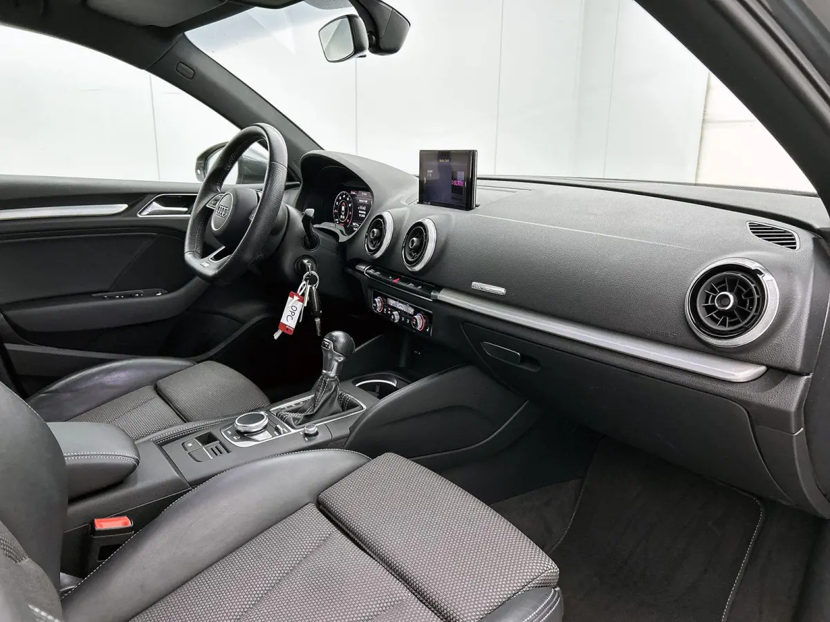 35 TFSI CoD Advance Sport | Stoelverwarming | Electronic Climate Control | Cruise Control | Buitenspiegels Elektrisch Verstel- en Verwarmbaar | LED Koplampen | Lederen Stuurwiel | Lederen-St