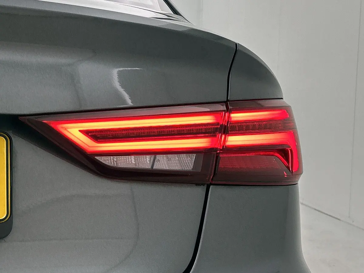 35 TFSI CoD Advance Sport | Stoelverwarming | Electronic Climate Control | Cruise Control | Buitenspiegels Elektrisch Verstel- en Verwarmbaar | LED Koplampen | Lederen Stuurwiel | Lederen-St