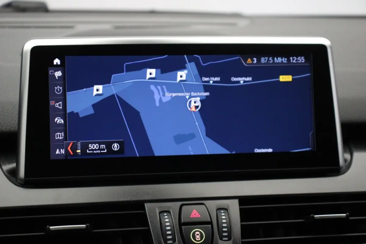 216i Business Edition 7 Persoons - Navi, Camera, Headup Display, Trekhaak