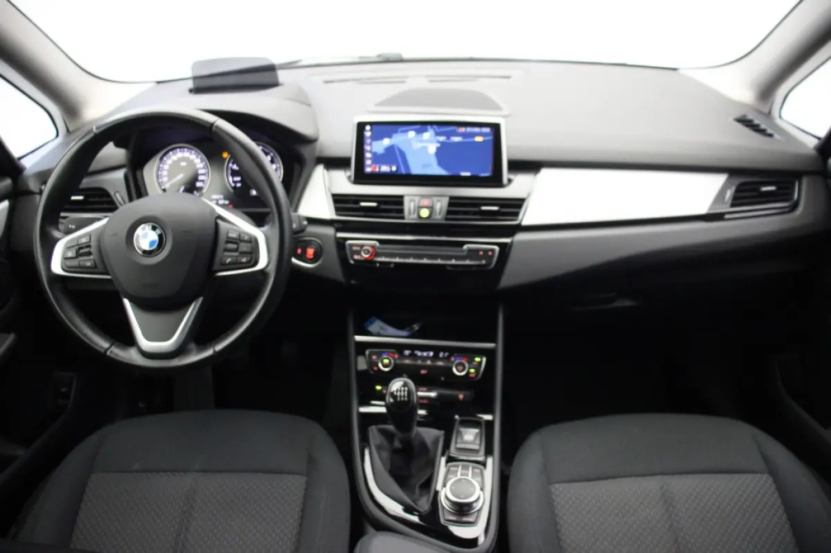 216i Business Edition 7 Persoons - Navi, Camera, Headup Display, Trekhaak
