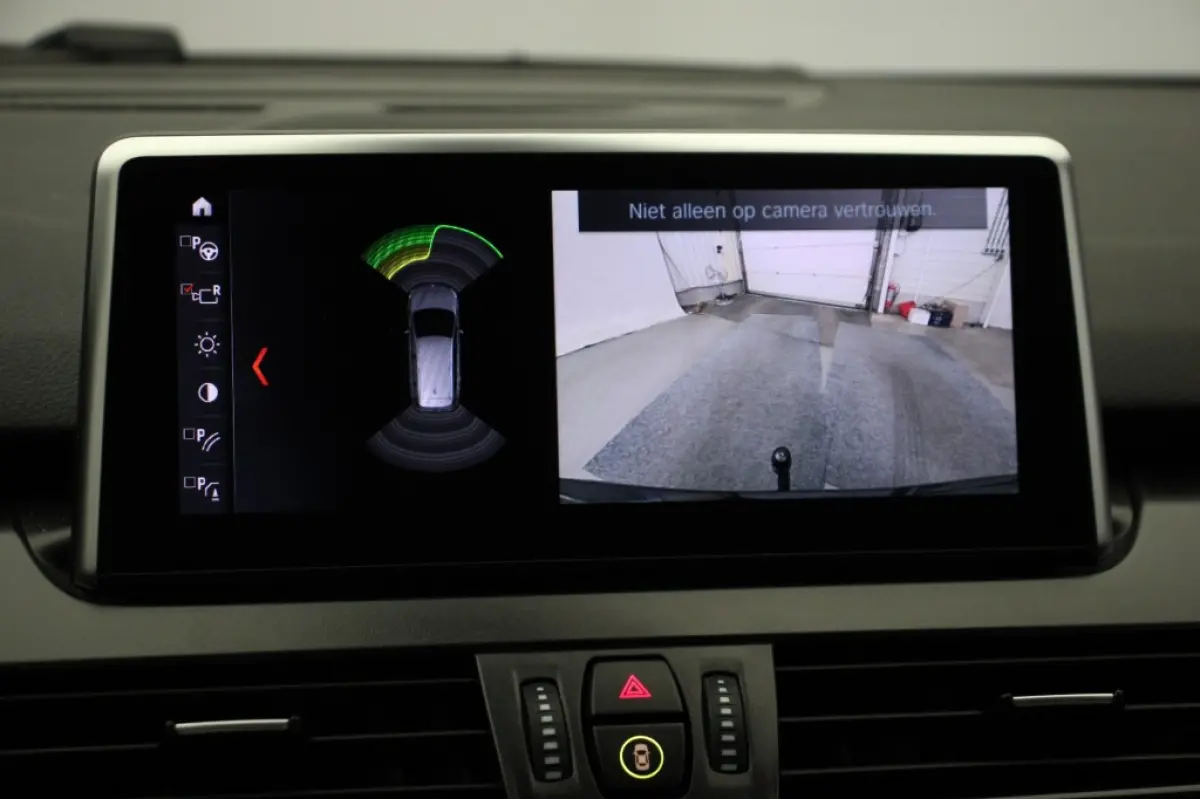 216i Business Edition 7 Persoons - Navi, Camera, Headup Display, Trekhaak
