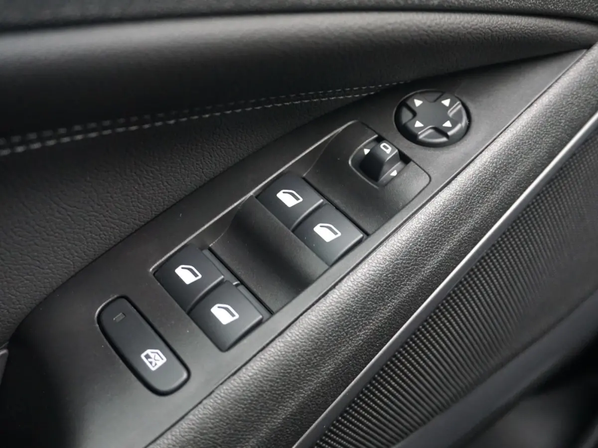 1.2 Turbo Elegance | Navigatie | Apple CarPlay / Android Auto | Climate Control | Achteruitrijcamera |