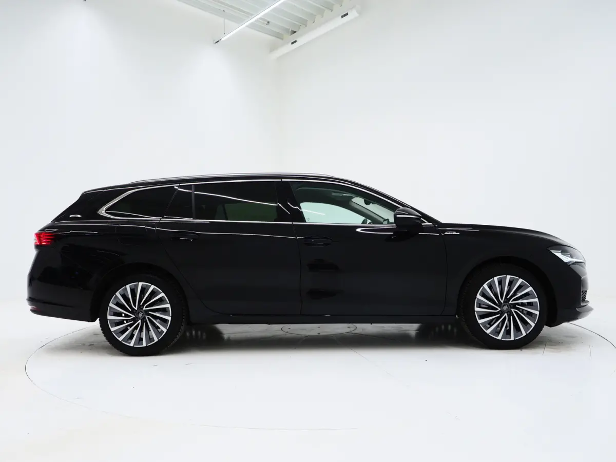 1.5 TSI PHEV Laurin & Klement | Leder | Massage | HUD | Canton | Camera | Sfeerlicht | Memory | Keyless