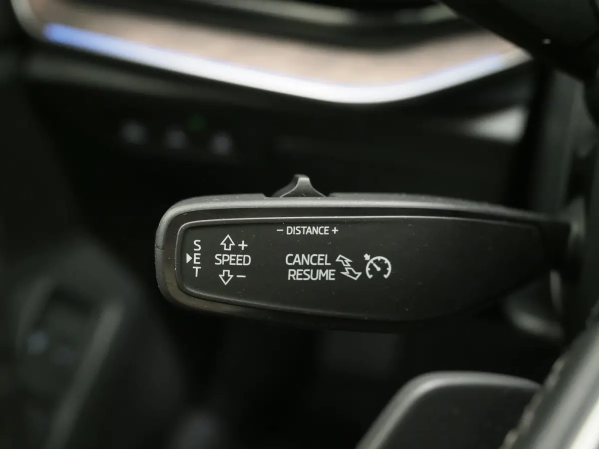 1.5 TSI PHEV Laurin & Klement | Leder | Massage | HUD | Canton | Camera | Sfeerlicht | Memory | Keyless